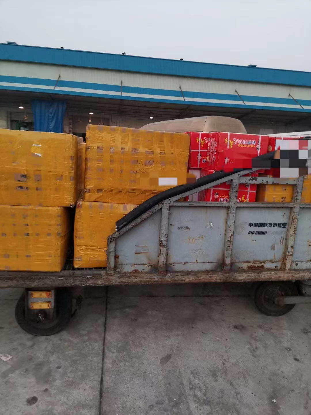 急件空运为什么能当天到？"空运+闪送"模式拆开看